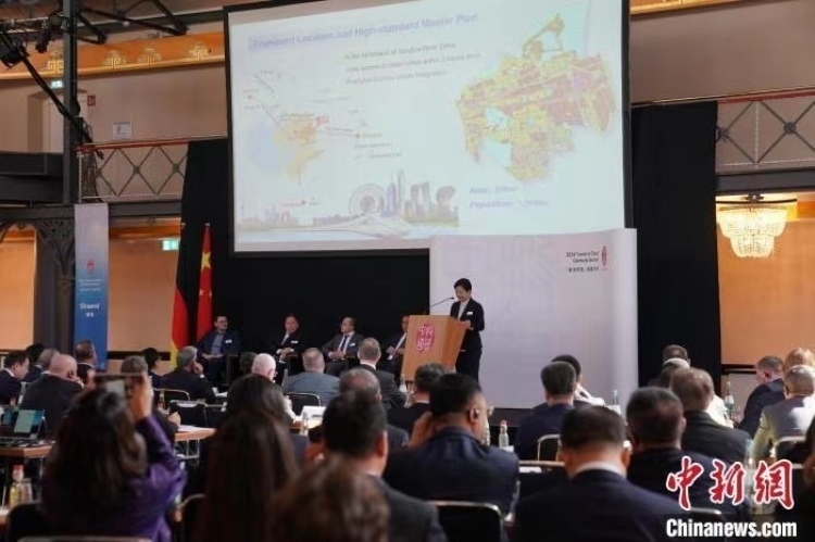 當(dāng)?shù)貢r(shí)間4月5日，由中國(guó)商務(wù)部主辦的“投資中國(guó)”德國(guó)專場(chǎng)推介活動(dòng)在斯圖加特市舉行。中新社記者 馬秀秀 攝