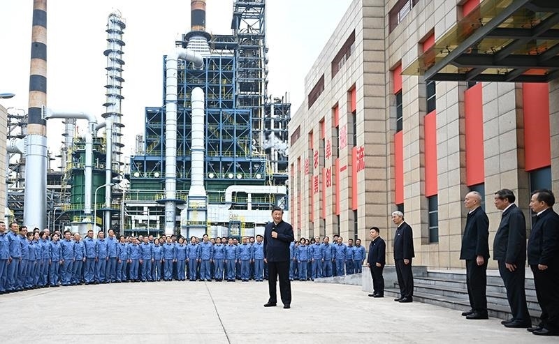 △2023年10月10日，在江西考察的習(xí)近平總書記來(lái)到中國(guó)石化九江分公司，同企業(yè)員工親切交流。