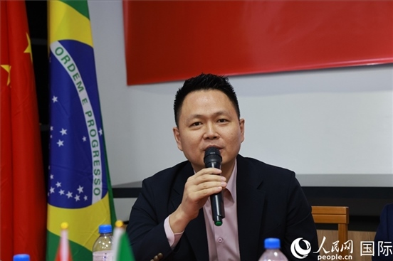 中國駐里約熱內(nèi)盧總領館副總領事王尉育在座談會上致辭。人民網(wǎng)記者 陳海琪攝