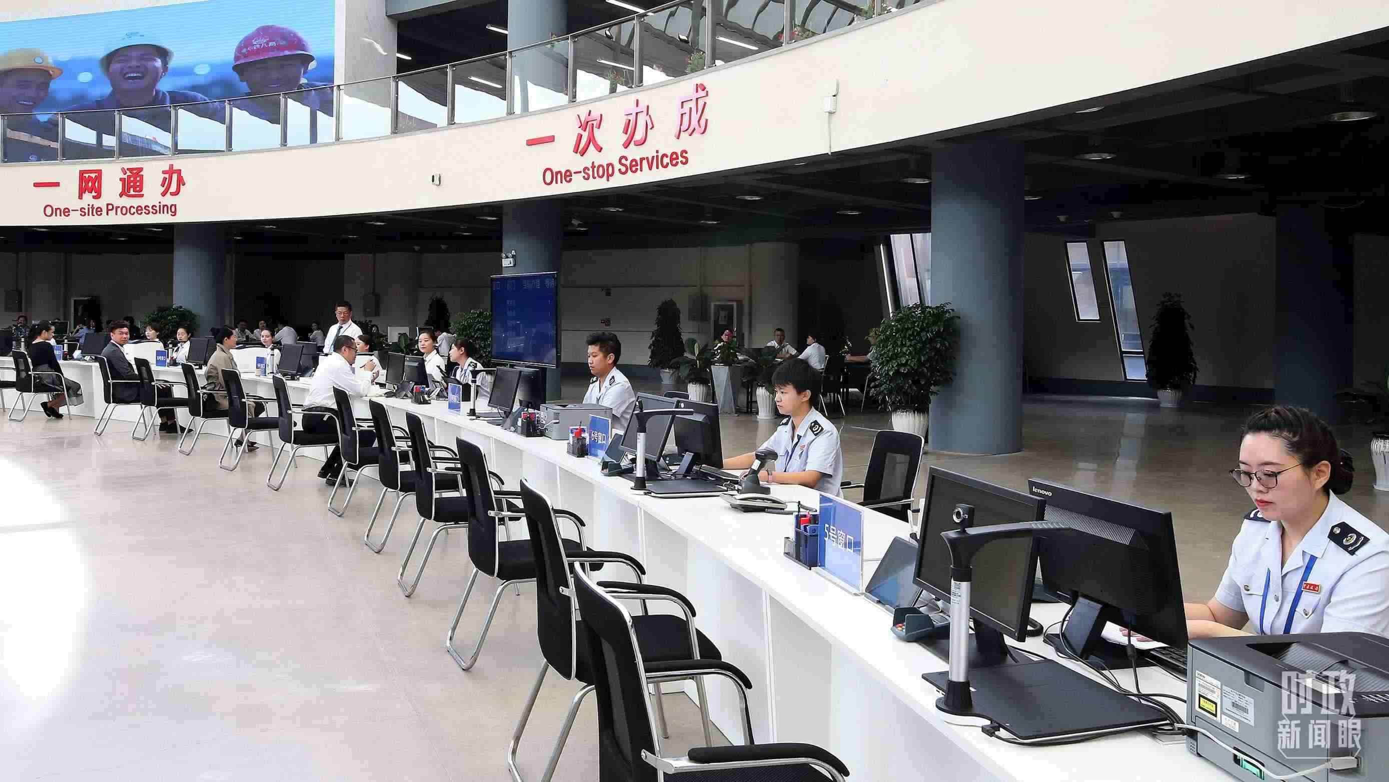 △中國(guó)（云南）自由貿(mào)易試驗(yàn)區(qū)昆明片區(qū)綜合服務(wù)中心。（圖/視覺中國(guó)）