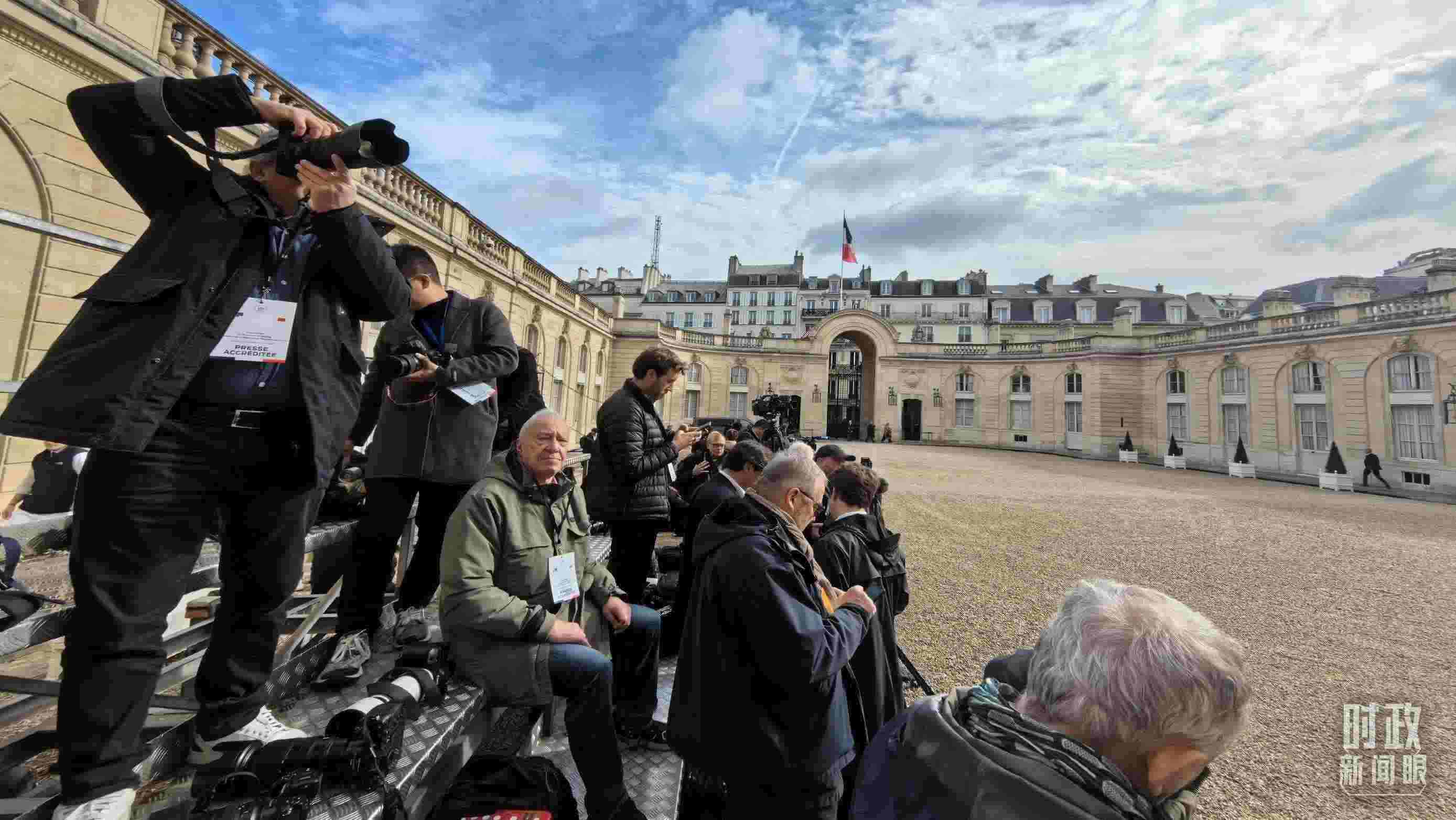 △媒體記者密切關注當天活動。（總臺央視記者陸泓宇拍攝）