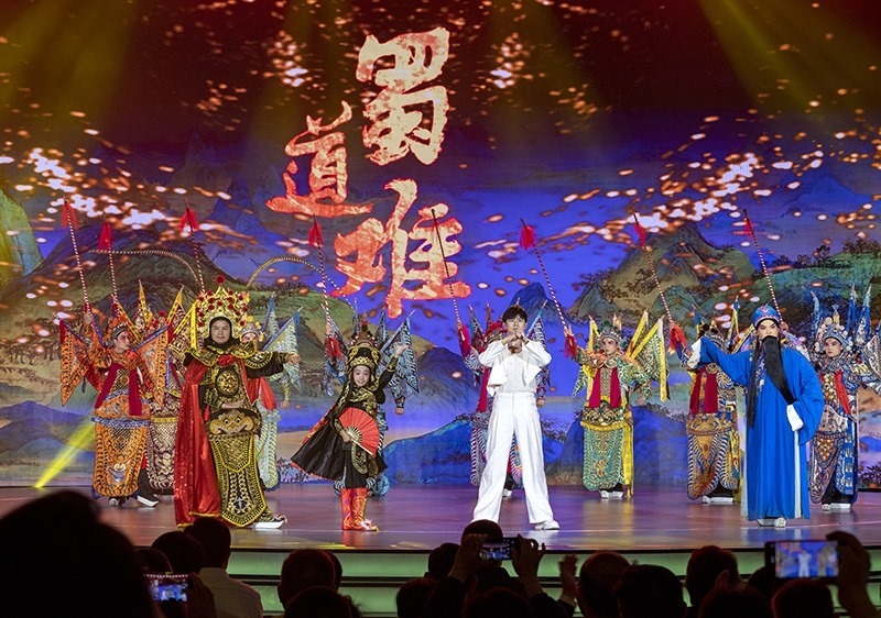 2023年10月13日，成都，“把青春華章寫在祖國大地上”大思政課網(wǎng)絡(luò)主題宣傳和互動(dòng)引導(dǎo)活動(dòng)在四川大學(xué)舉行。