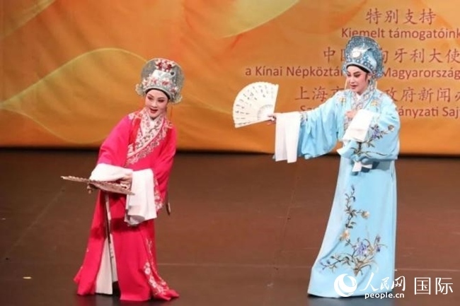 “玉蘭花開·魅力上?！弊哌M布達佩斯。葉辰亮攝