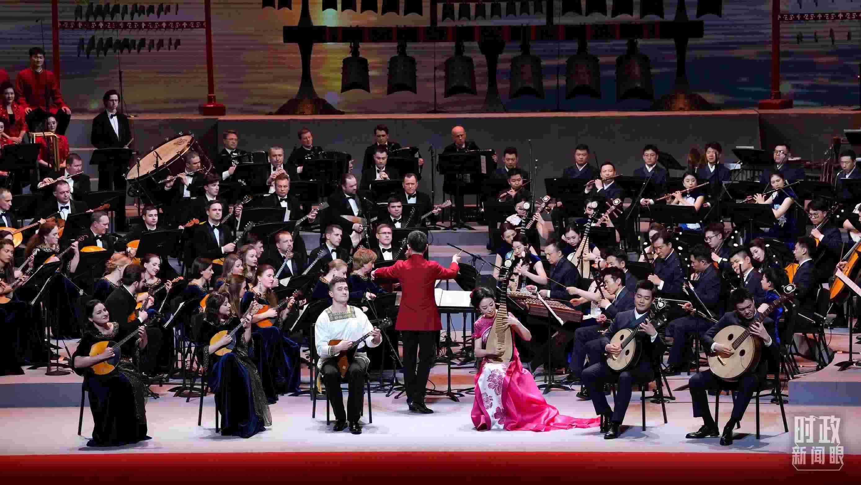 △前來參加音樂會的中俄藝術家匯聚一堂。（總臺央視記者李增仁、國廣記者李晉拍攝）
