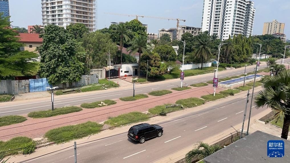 這是5月19日在剛果（金）首都金沙薩拍攝的街景（手機(jī)照片）。新華社發(fā)