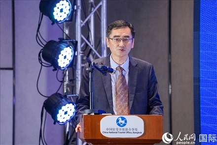 曼谷中國文化中心兼中國駐曼谷旅游辦事處主任闕小華發(fā)表演講。（普拉維攝）