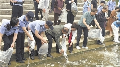 庭審后開展增殖放流。