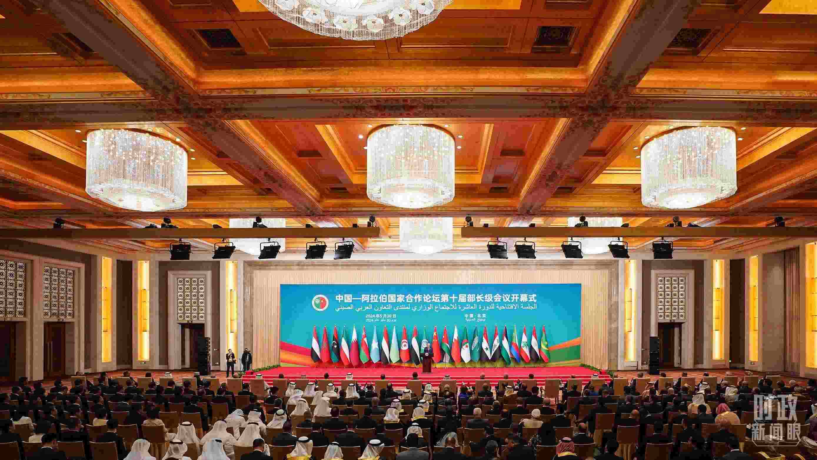 △5月30日開幕式現(xiàn)場(chǎng)，阿盟秘書長(zhǎng)蓋特在致辭。（總臺(tái)國(guó)廣記者李晉拍攝）