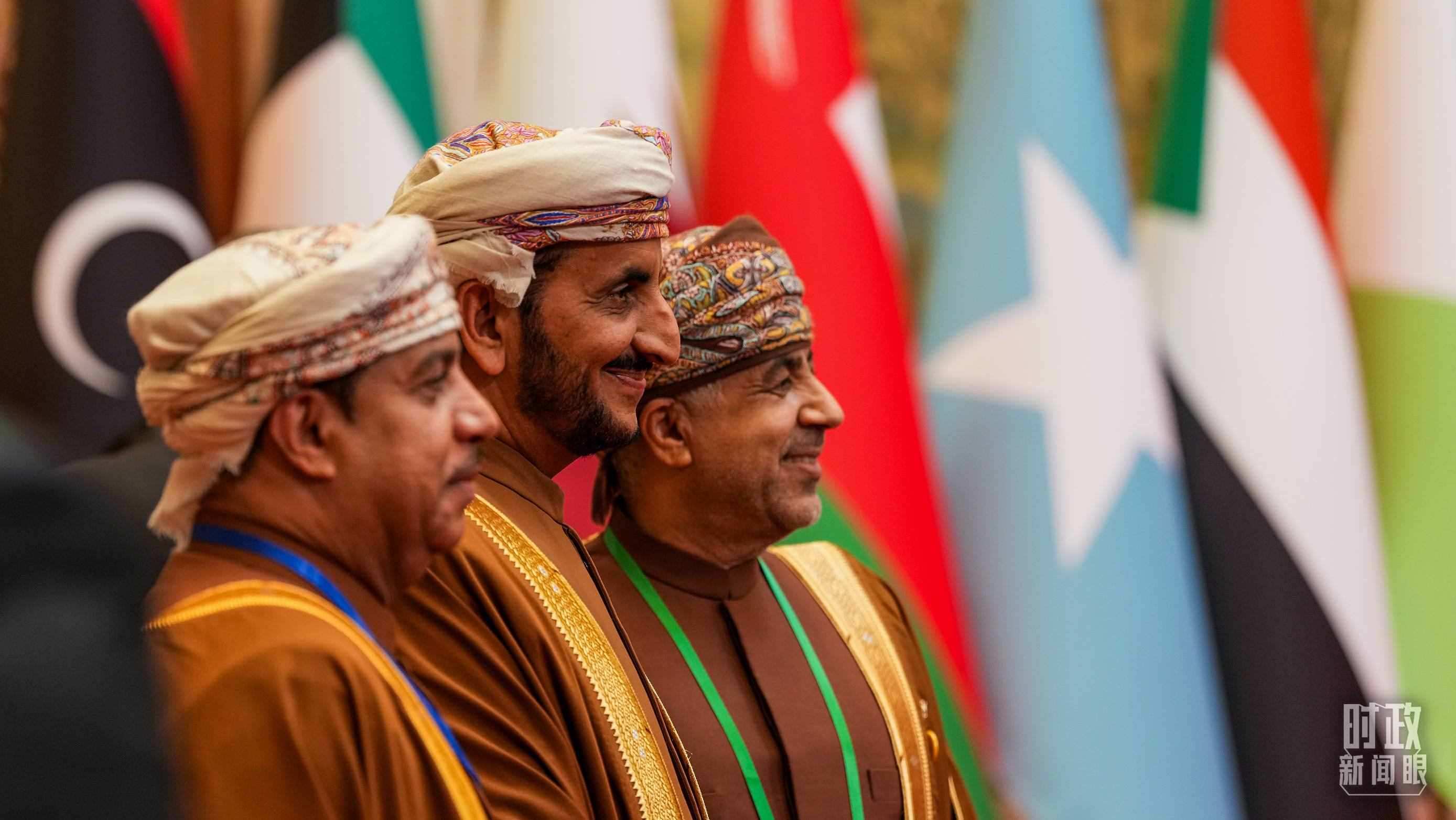 △與會(huì)代表在現(xiàn)場(chǎng)合影留念。（總臺(tái)國(guó)廣記者李晉拍攝）