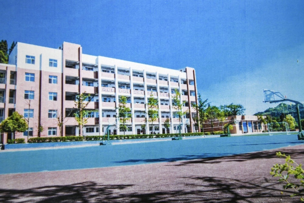 建成之初的之江小學(xué)教學(xué)樓（資料照片翻拍）。