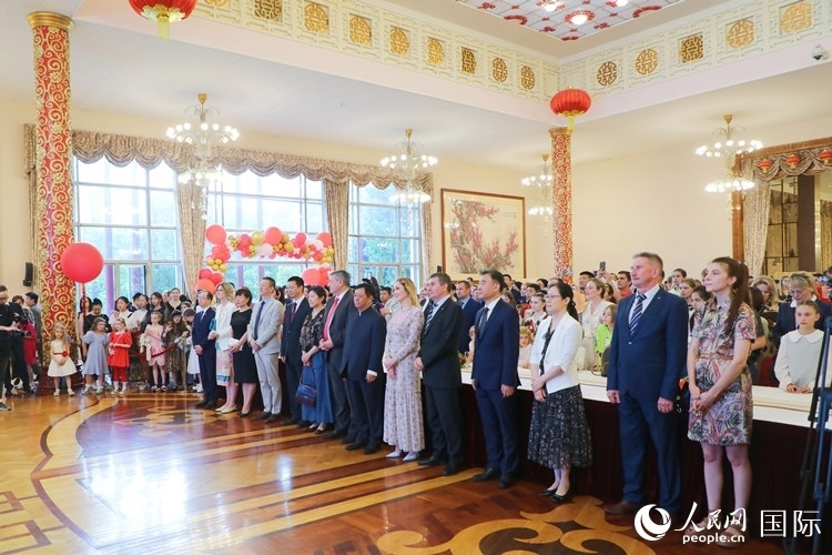 中國駐俄羅斯使館“六·一”兒童節(jié)大型招待會活動現(xiàn)場。人民網(wǎng)記者 隋鑫攝