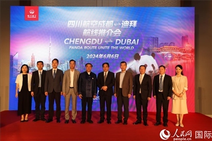 與會嘉賓合影留念。人民網(wǎng)記者張志文攝