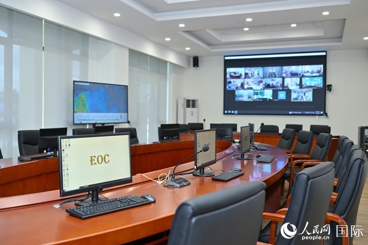 援緬甸國家疾控中心應急指揮中心內。人民網(wǎng)記者 謝佳君攝