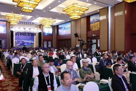  6月15日，“長白山·世界地質公園、世界生物圈保護區(qū)可持續(xù)發(fā)展會議”現(xiàn)場。新華社發(fā)