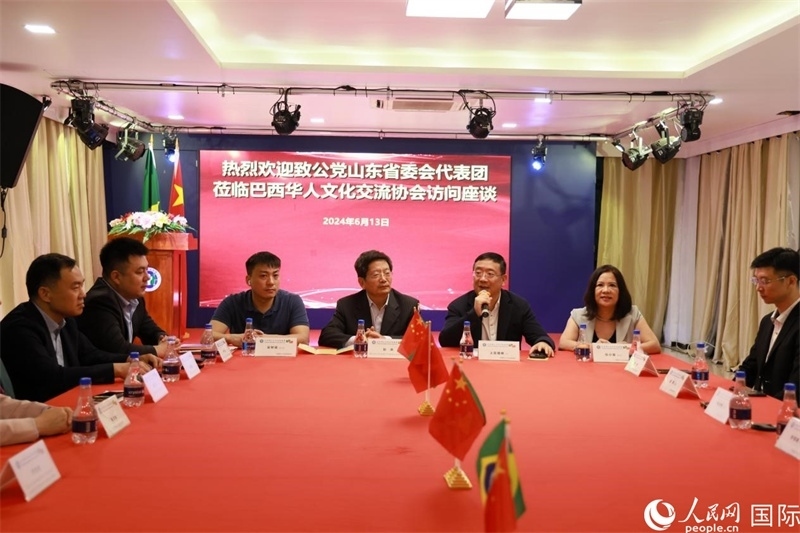 巴西華人文化交流協(xié)會(huì)主席上官劍鋒在座談會(huì)上致辭。人民網(wǎng)記者 宋亦然攝