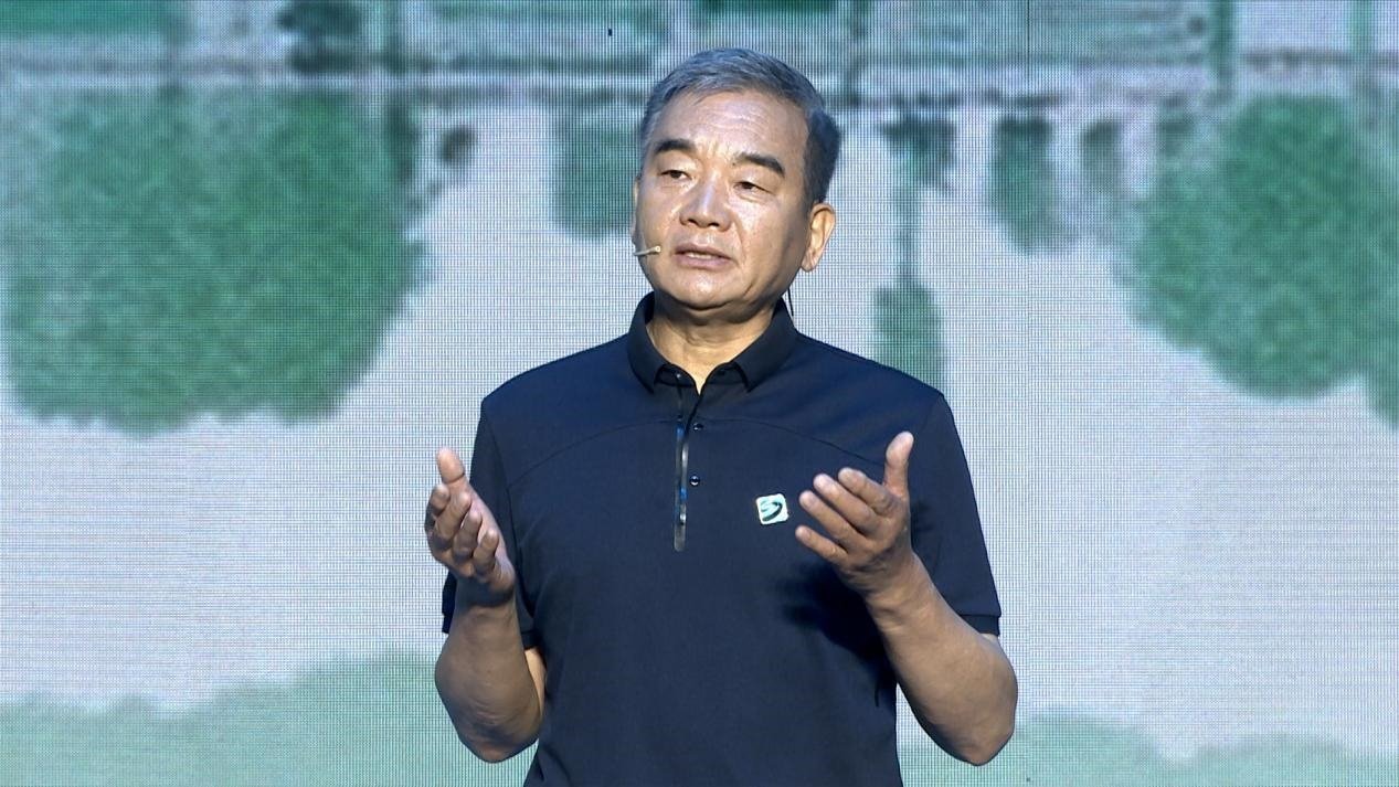 中國博物館協(xié)會理事長劉曙光現(xiàn)場講述。