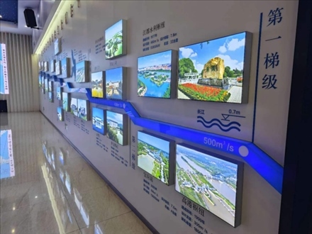 長江水跨越13級“階梯”一路北上。人民網(wǎng)記者 黃鈺攝