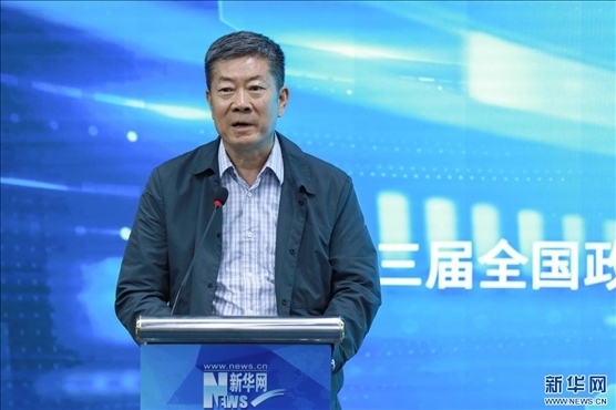 中國版權(quán)協(xié)會理事長、第十三屆全國政協(xié)文化文史和學(xué)習(xí)委員會副主任、新聞出版總署原副署長、國家版權(quán)局原副局長閻曉宏現(xiàn)場致辭