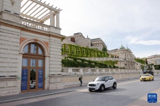 這是7月1日在匈牙利布達(dá)佩斯拍攝的匈牙利作為歐盟輪值主席國舉辦系列活動的場地外景。新華社發(fā)（弗爾季·奧蒂洛攝）