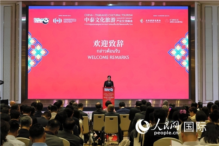 泰國文化部副部長普洛伊·塔尼庫發(fā)表演講。