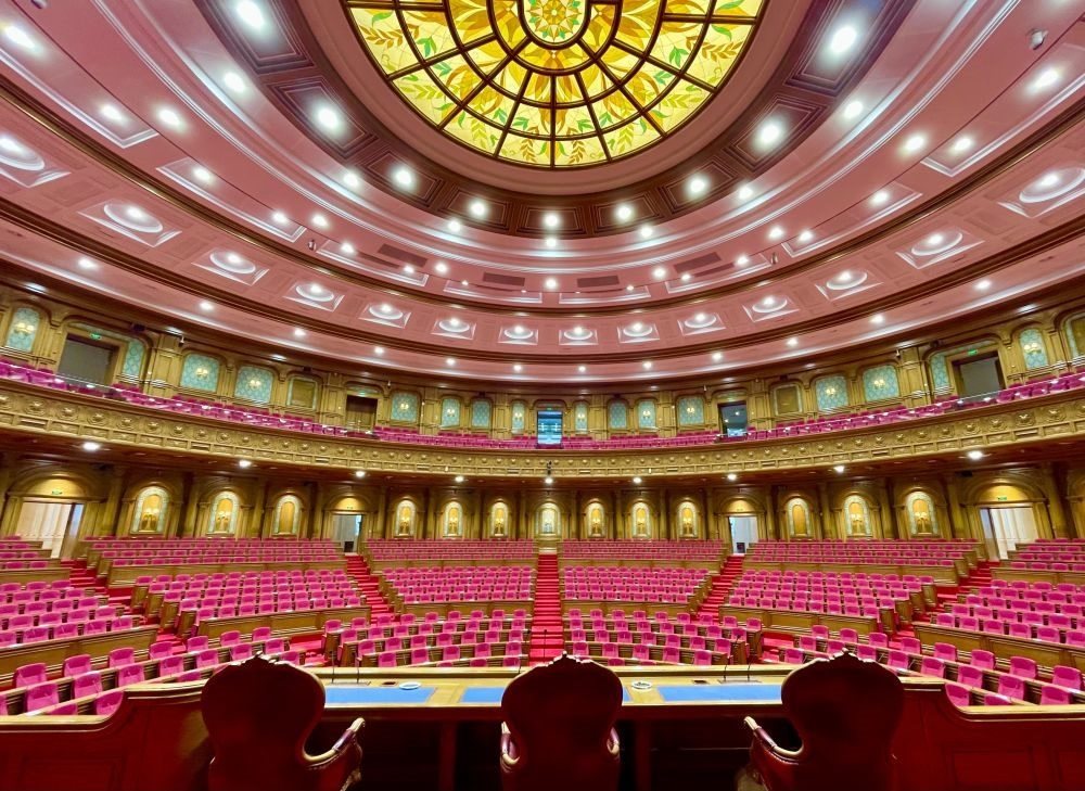 這是在杜尚別拍攝的塔吉克斯坦議會大樓內景。