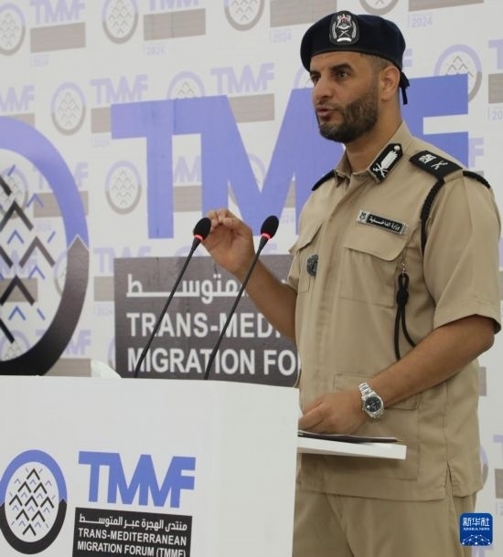 7月10日，利比亞內(nèi)政部長(zhǎng)特拉貝爾西在首都的黎波里舉行的新聞發(fā)布會(huì)上講話。新華社發(fā)（哈姆扎·圖爾基亞攝）