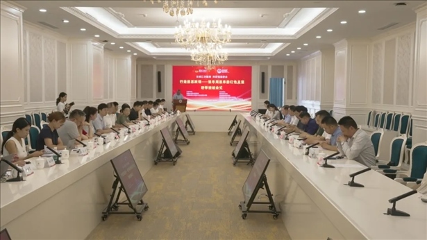 “行走的思政課——追尋周恩來(lái)的紅色足跡”研學(xué)班結(jié)業(yè)式舉行。中國(guó)傳媒大學(xué)供圖 王昊蘇攝