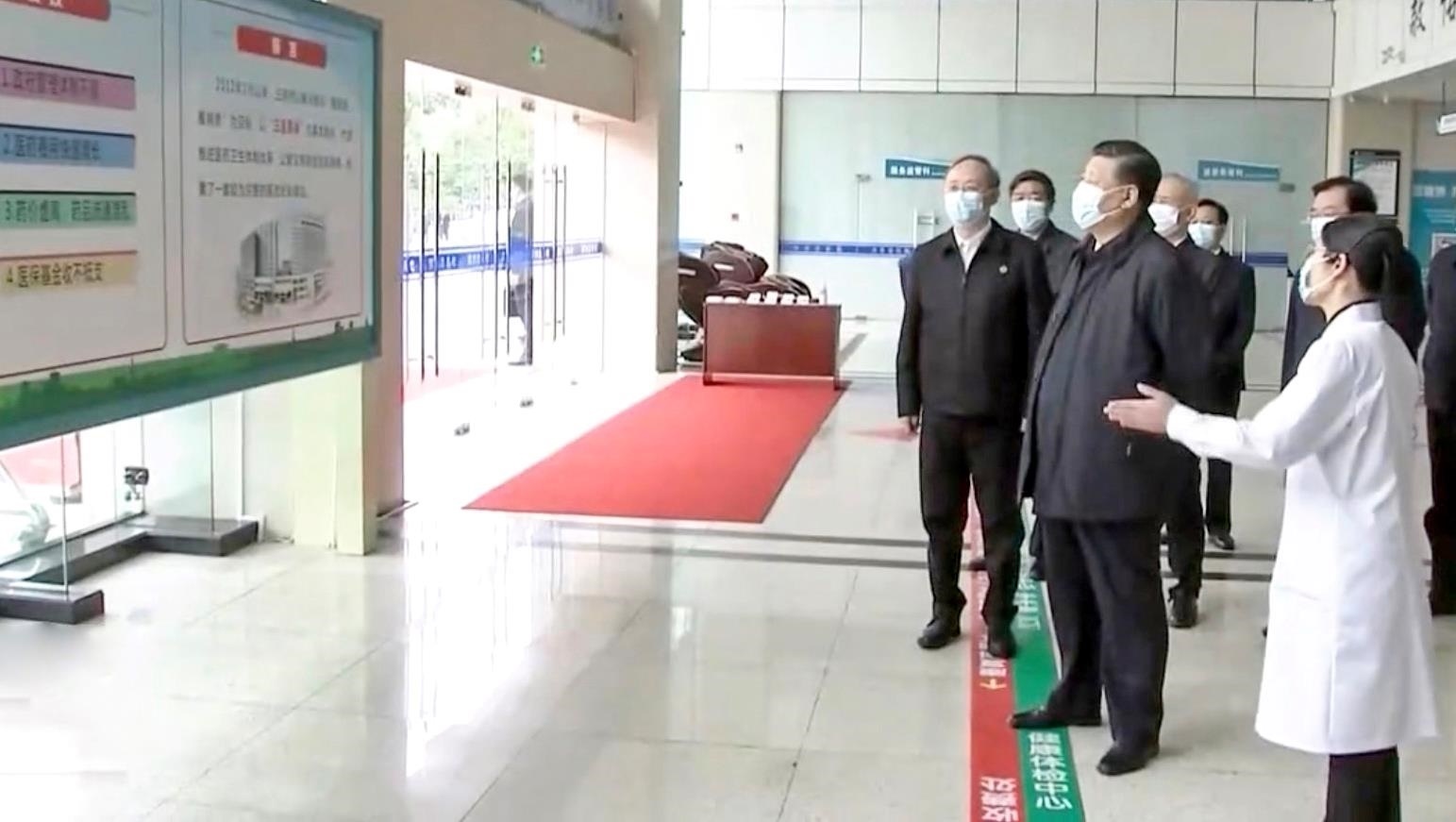 △2021年3月23日，習(xí)近平總書記在福建三明沙縣總醫(yī)院住院樓一層大廳，聽取醫(yī)改情況介紹。