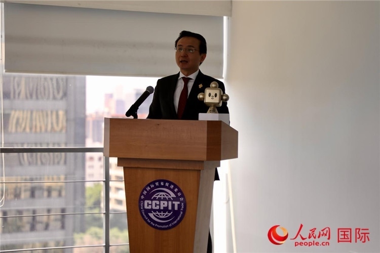 中國(guó)駐墨西哥大使張潤(rùn)發(fā)表講話。人民網(wǎng) 埃內(nèi)斯托·多明戈斯攝