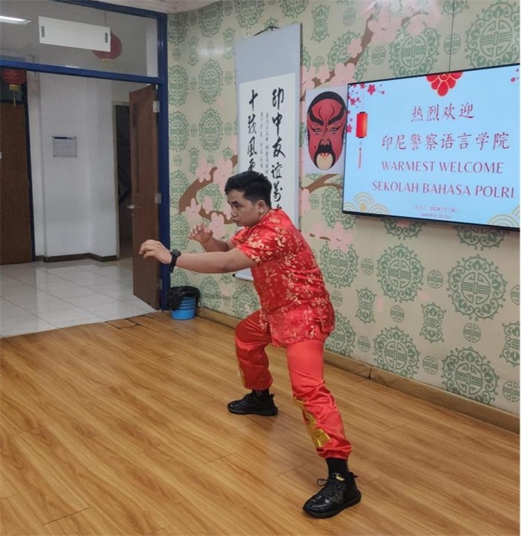 警察學(xué)員表演武術(shù)?；顒?dòng)主辦方供圖