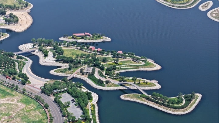 這是2024年6月28日拍攝的天津市濱海新區(qū)南灣公園一景（無人機照片）。新華社記者 李然 攝