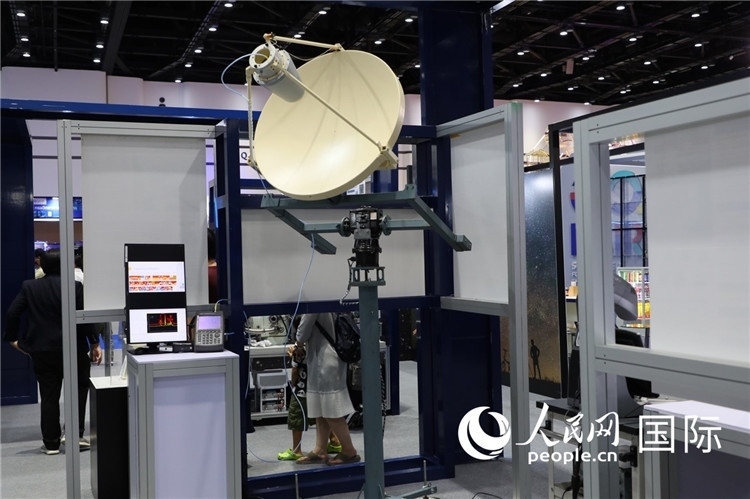 泰國(guó)衛(wèi)星設(shè)備。人民網(wǎng)記者 簡(jiǎn)承淵攝