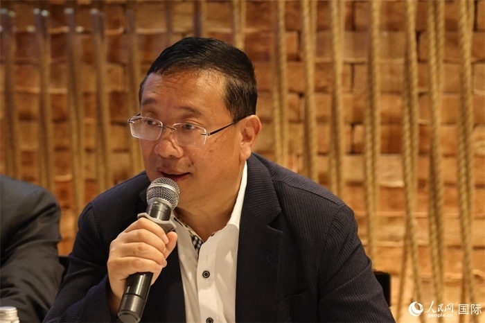 巴西文協(xié)主席上官建峰在座談會上致辭。人民網記者 陳海琪攝