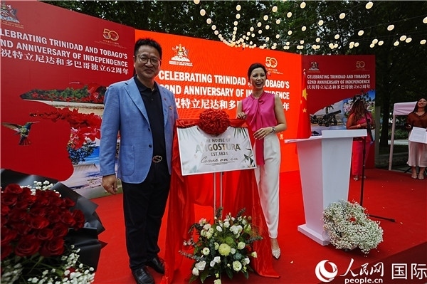 當天的慶祝儀式上，還舉行了特多著名酒品牌安高天娜回歸中國市場的揭幕儀式。人民網(wǎng)記者 趙益普攝