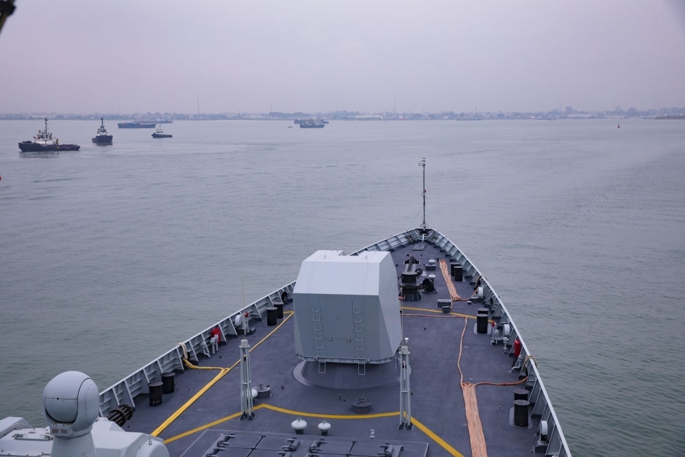 2023年7月14日，中國海軍第43批護(hù)航編隊(duì)南寧艦駛?cè)雱偣ú迹┖诮歉?，開始對剛果（布）進(jìn)行為期4天的友好訪問。