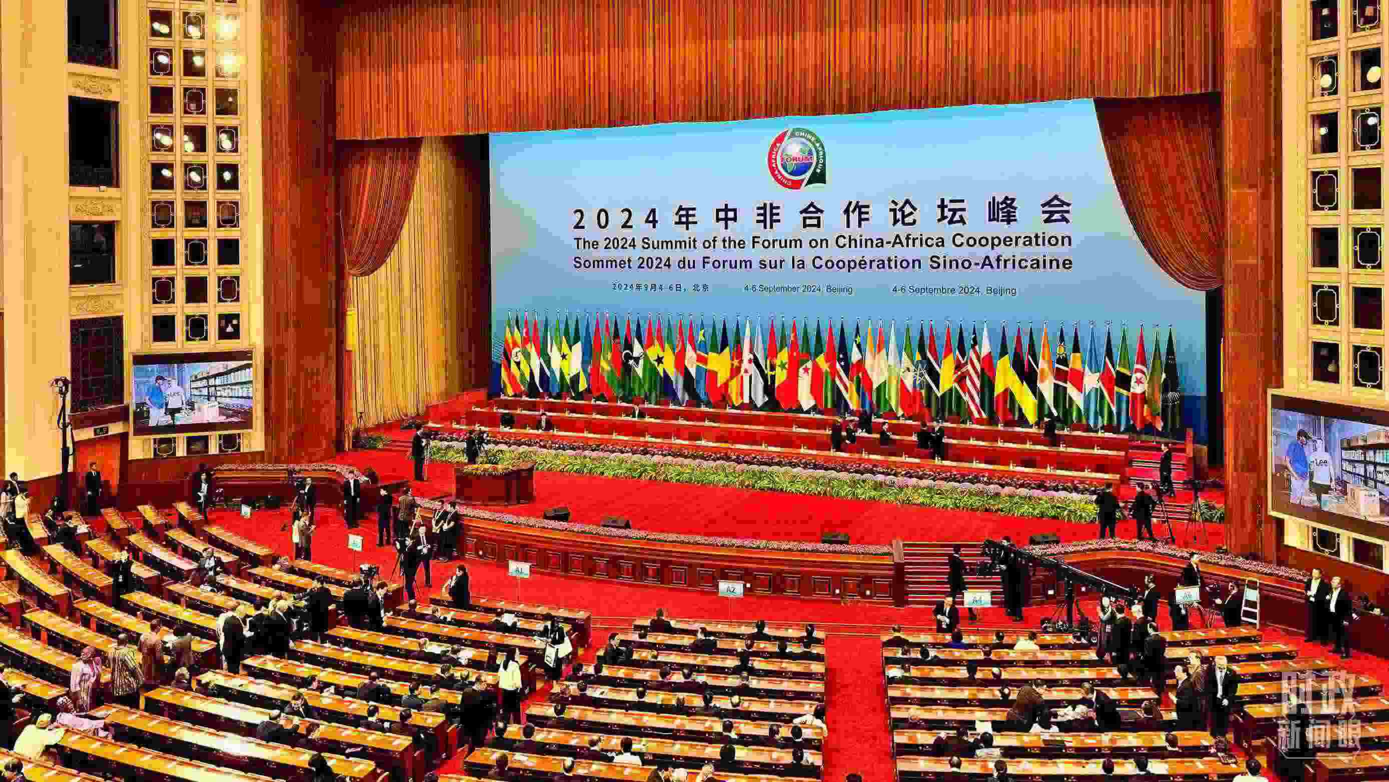  △9月5日上午，中非合作論壇北京峰會(huì)開(kāi)幕式在北京人民大會(huì)堂舉行。這是開(kāi)始前的現(xiàn)場(chǎng)。（總臺(tái)央視記者李增仁拍攝）