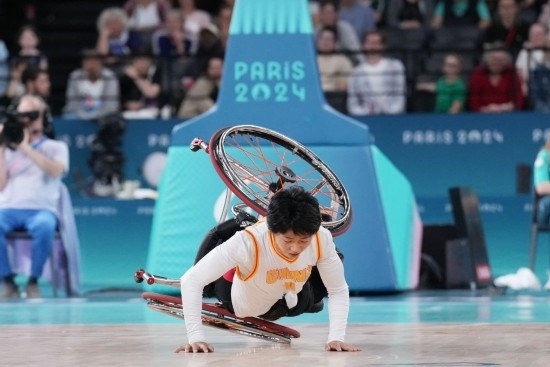 巴黎殘奧會｜“撞車、摔倒，我們都習慣了”