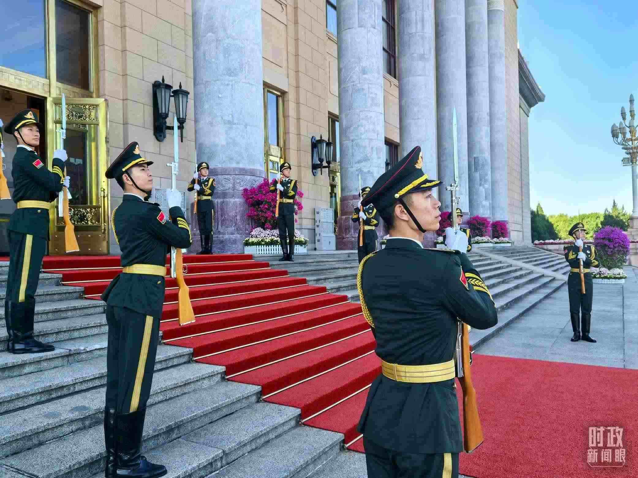 禮兵列隊(duì)迎接外賓。（總臺(tái)央視記者鐘銳拍攝）