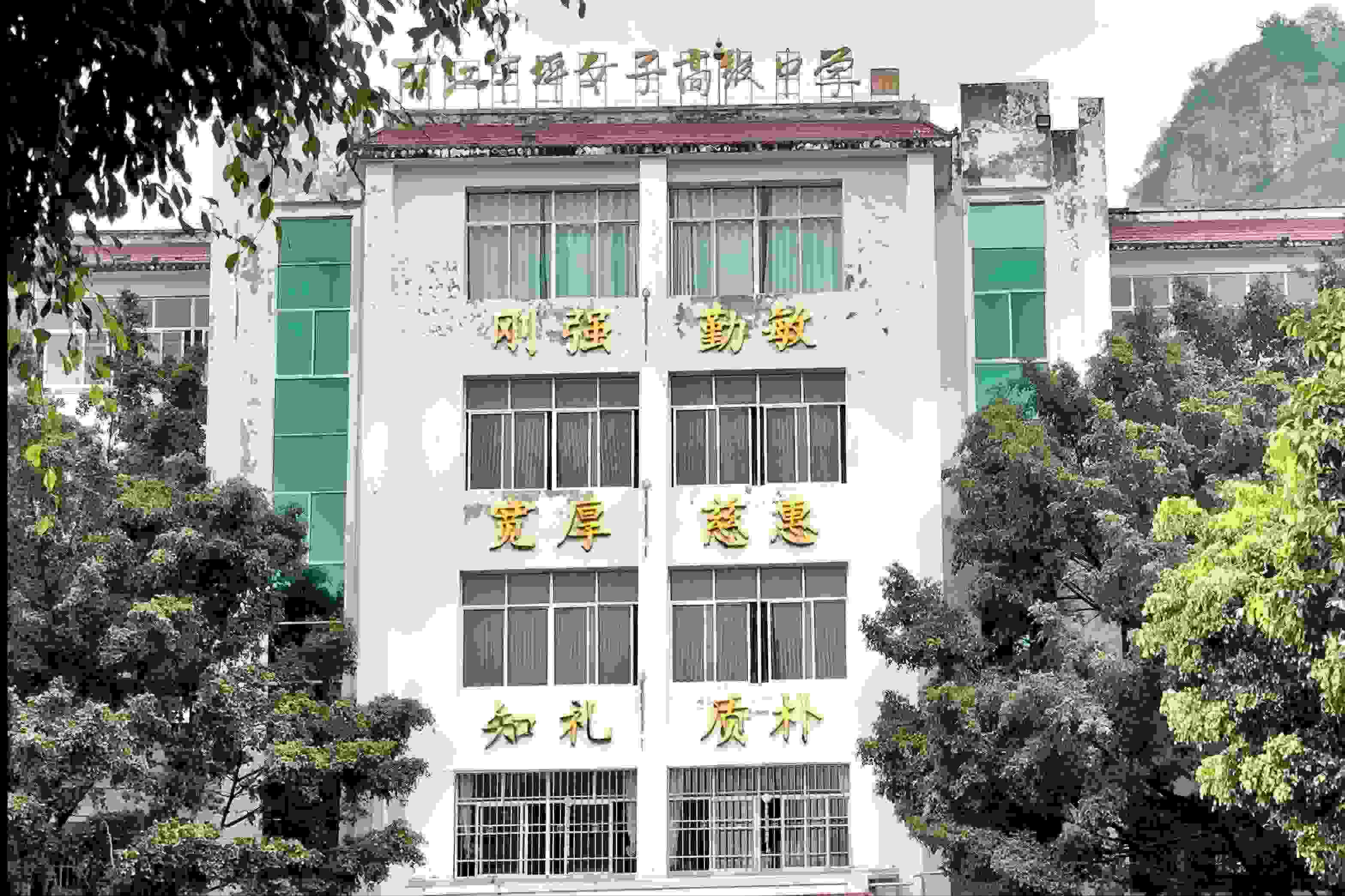 華坪女高教學樓。人民網(wǎng)記者 劉微攝