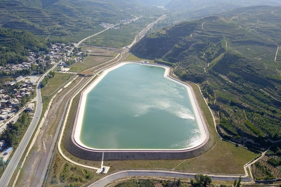 這是在天水市拍攝的已投用的天水城區(qū)引洮供水工程楊家灣調蓄水池（無人機照片）。新華社記者 范培珅 攝