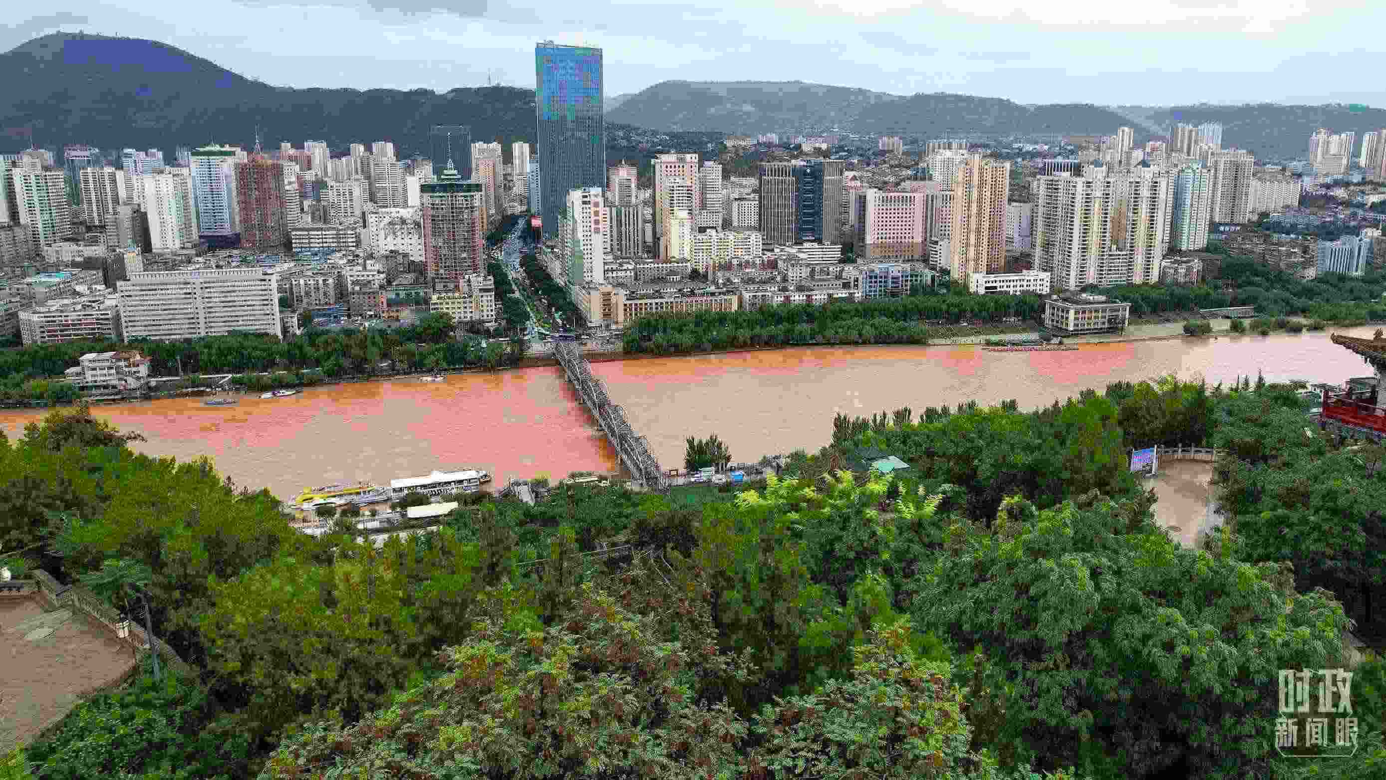 △黃河蘭州中山橋段。（總臺(tái)記者馬凌峰拍攝）
