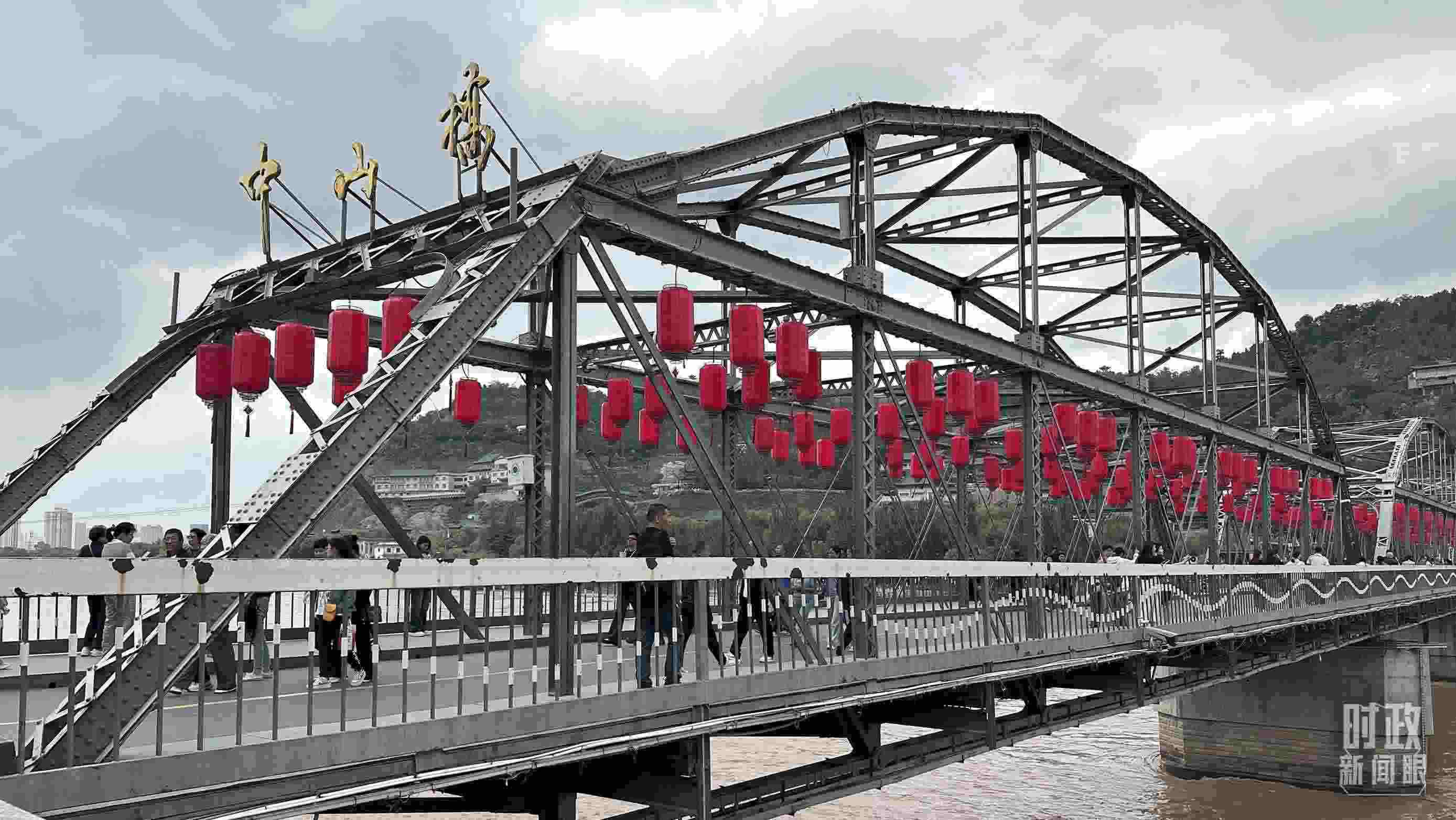 △中山橋。（總臺(tái)央視記者范一鳴、覃思拍攝）