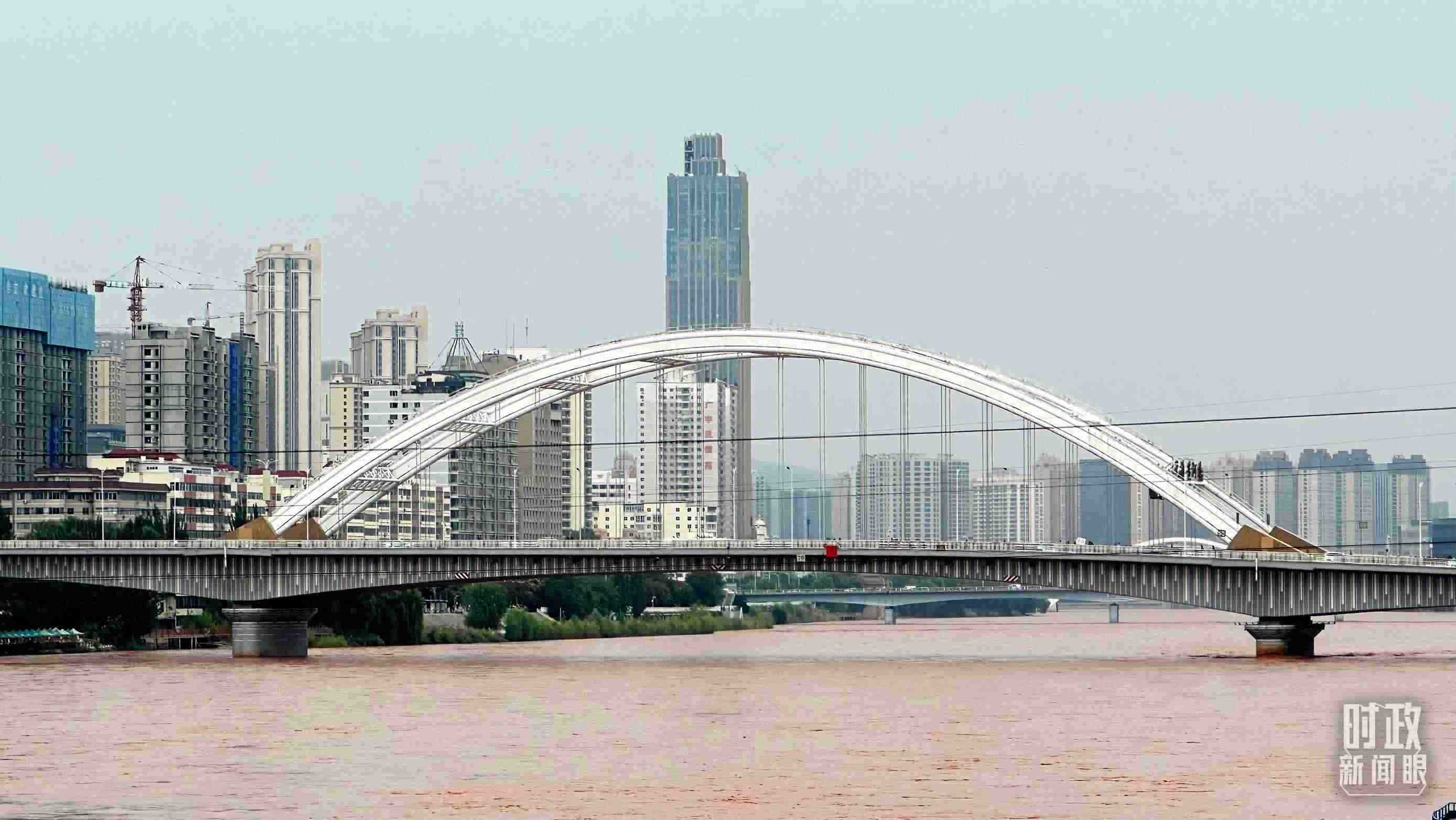 △黃河蘭州段。（總臺(tái)央視記者范一鳴拍攝）