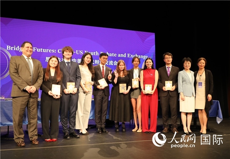 3、當(dāng)天還舉行了以“中美青年未來(lái)說(shuō)”為主題的中美“Z世代”辯論交流會(huì)。 人民網(wǎng)記者 李志偉攝