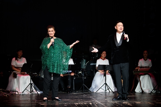 中羅歌唱家合唱《摩爾多瓦的玫瑰》。傅永山 攝