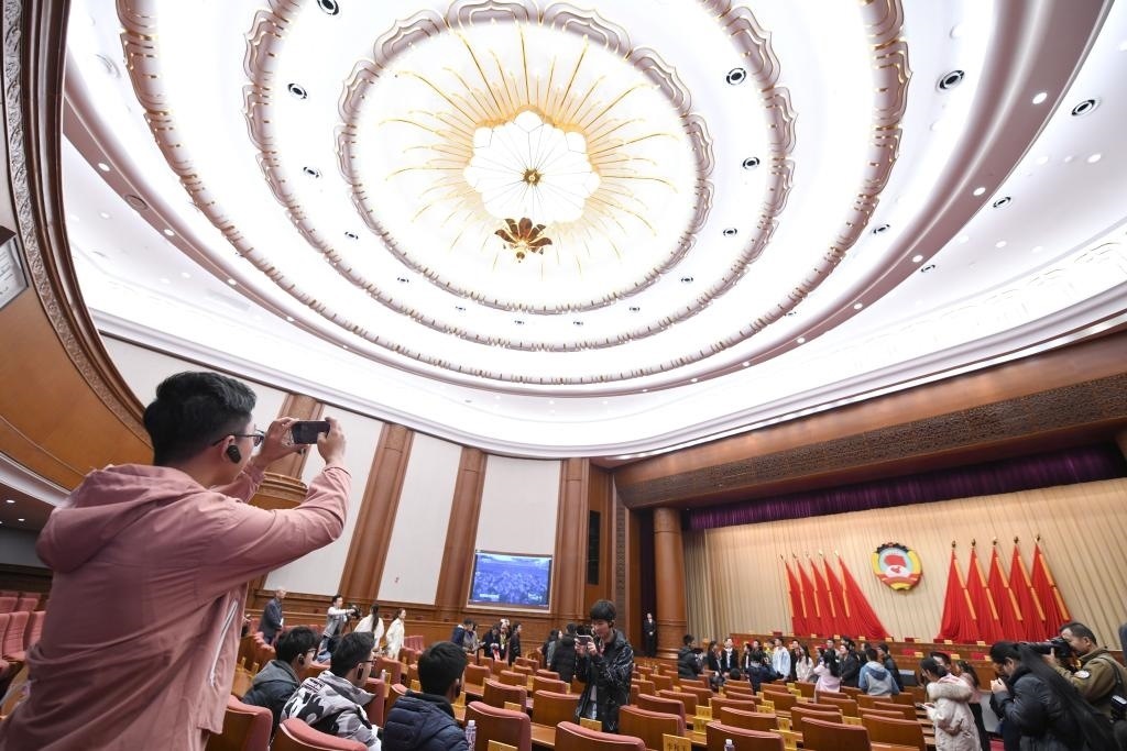 2019年11月16日，全國政協(xié)機(jī)關(guān)舉辦第一次公眾開放日活動(dòng)，約200名高校師生、街道工作人員、退休干部、居民代表等參加。新華社記者 岳月偉 攝