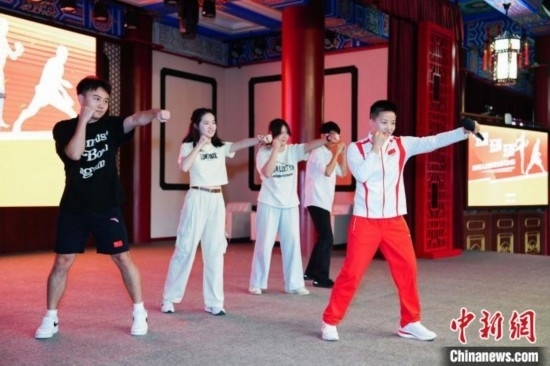 巴黎奧運會拳擊冠軍吳愉現(xiàn)場教學。上海市港澳辦供圖