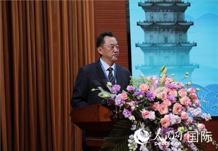 北京語(yǔ)言大學(xué)黨委書記倪海東在“走進(jìn)中華文明——海絲印記 世遺泉州”主題人文交流活動(dòng)中致辭。人民網(wǎng) 王婧攝