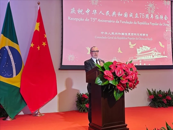 巴西外交部駐東北部地區(qū)辦公室主任德寶拉大使在招待會上致辭。 中國駐累西腓總領(lǐng)館供圖