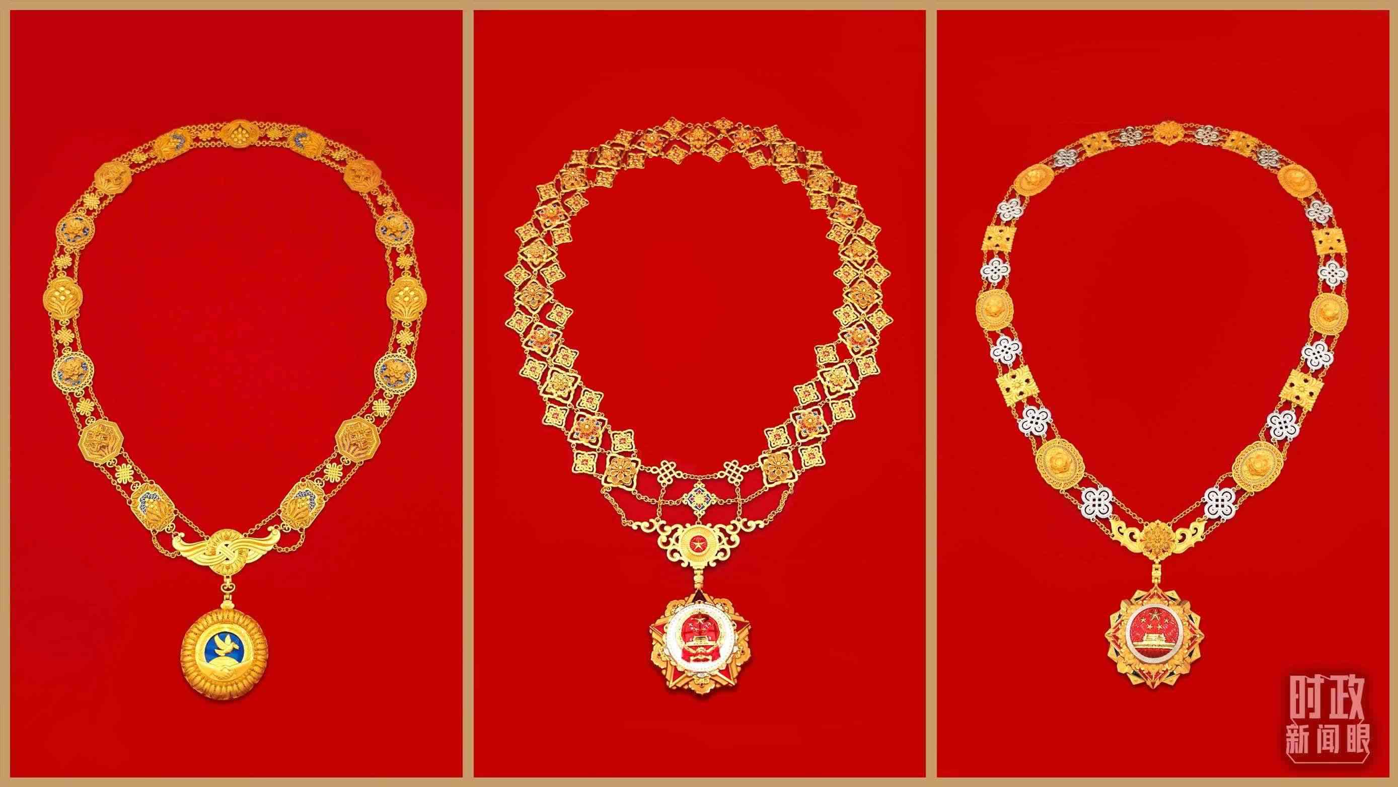 “共和國勛章”（中）、“友誼勛章”（左）和國家榮譽稱號獎章（右）。（總臺央視記者郭鴻、鄂介甫拍攝）